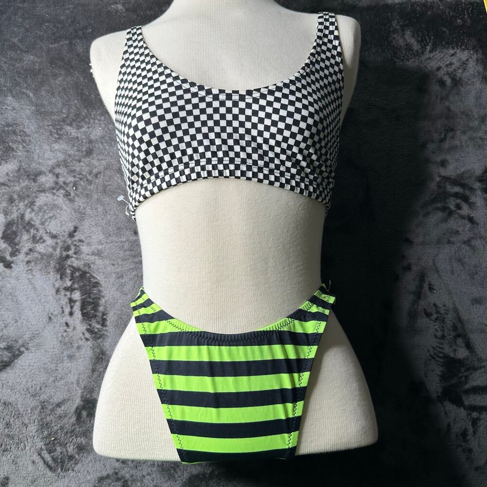 Vintage 80s/90s Bikini Swim Mixed Suit Striped black and green
Women’s Size S/M